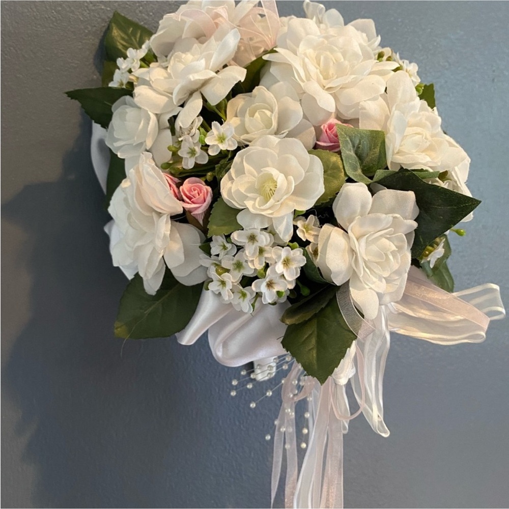 Elegant White and Pink Floral Bouquet